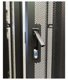 47 HE 19” Serverschrank, mit perforierter Doppelflügeltüren vorne und