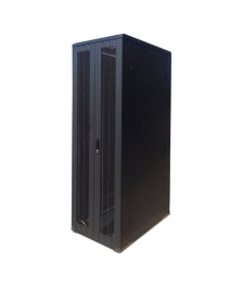 47 HE 19” Serverschrank, mit perforierter Doppelflügeltüren vorne und