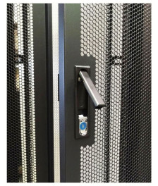 47 HE 19” Serverschrank, mit perforierter Doppelflügeltüren vorne und