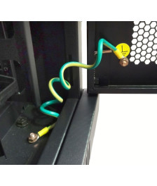 47 HE 19” Serverschrank, mit perforierter Doppelflügeltüren vorne und